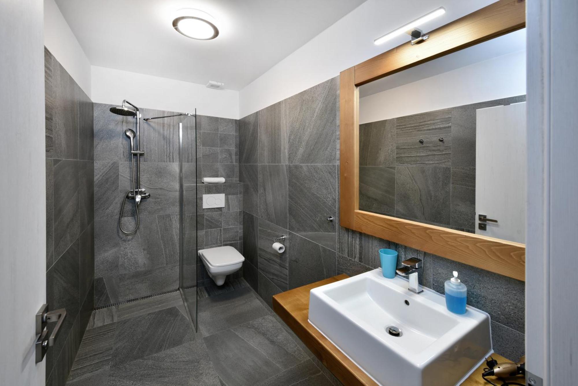 One-Bedroom Apartment,1742803427:JPEG